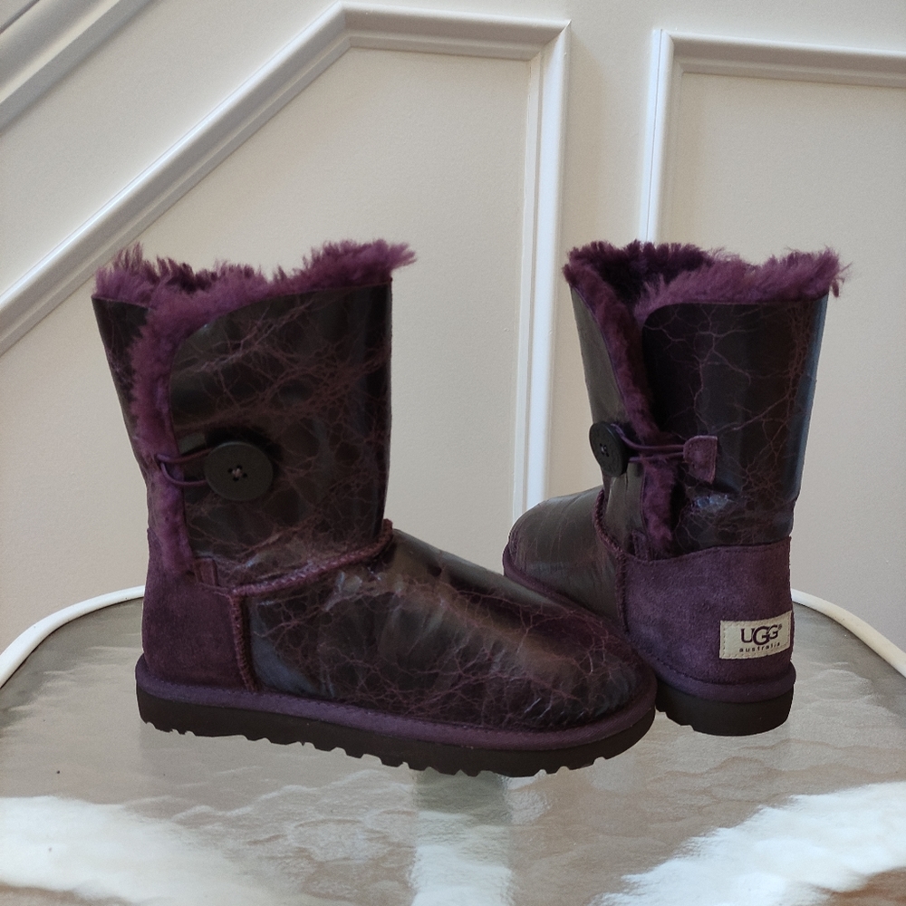 New Without Box Ugg Krinkle Bailey Button Sheepsk… - image 1